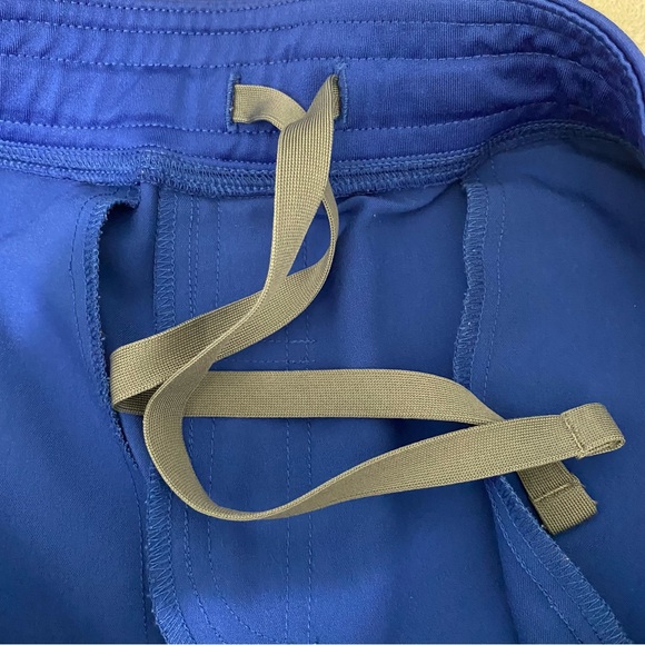 FIGS Axim Cargo MENS Scrub Pants Winning Blue Sz M 30” inseam - Picture 9 of 12